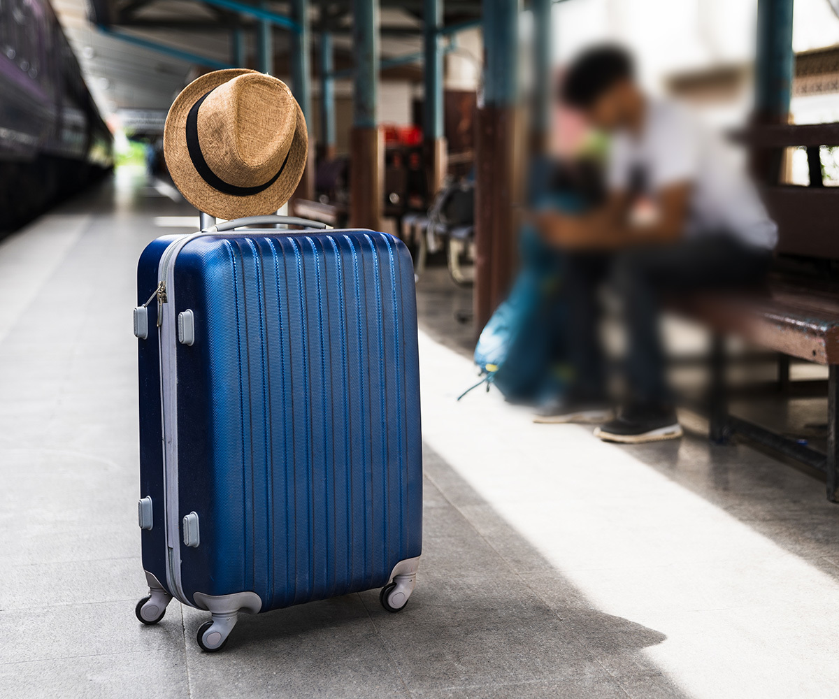 When buying a travel suitcase, consumers should first check the appearance of the box